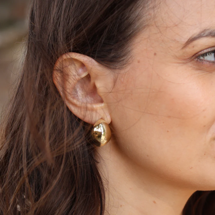 Boucles dorées bombées
