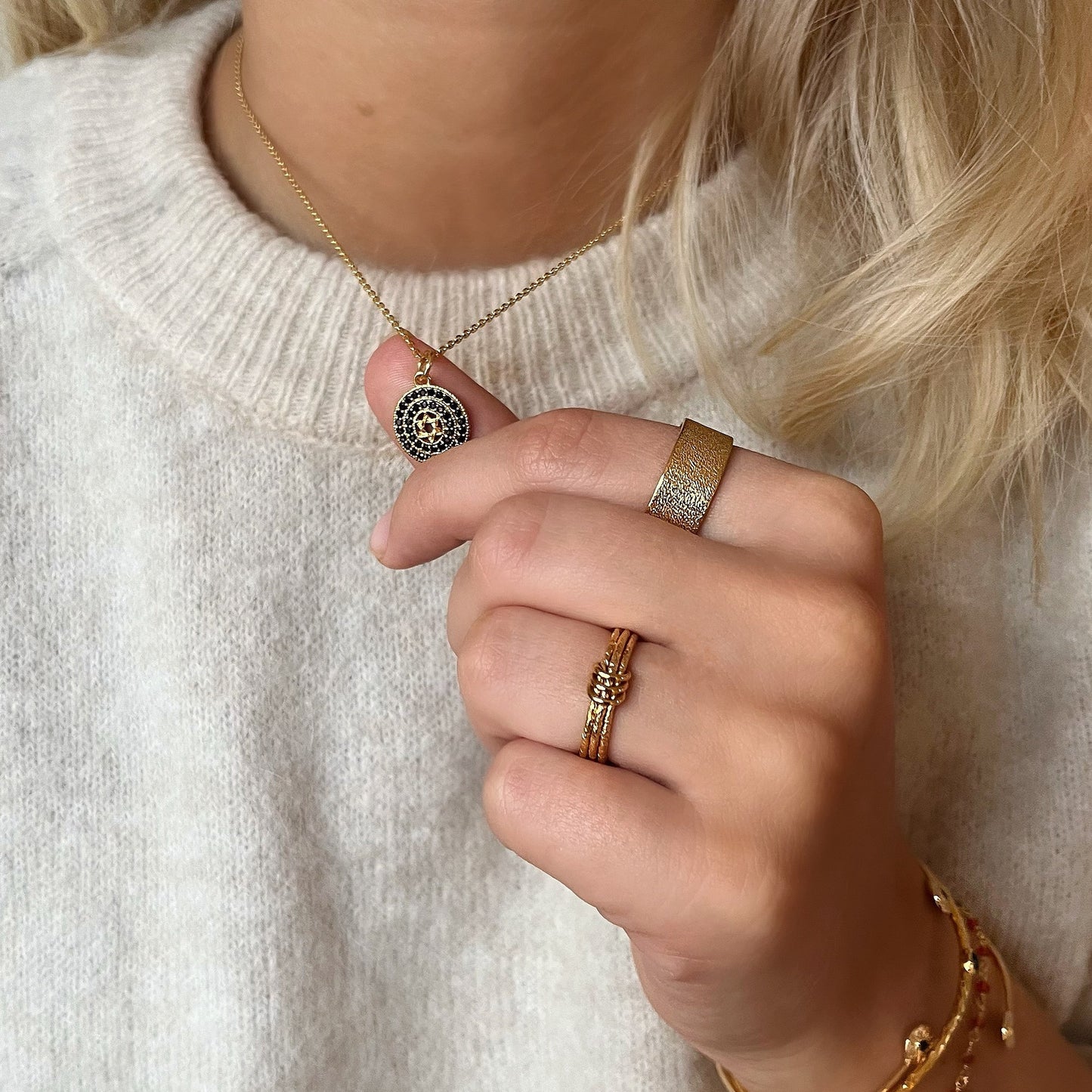 Martelé bague doreé