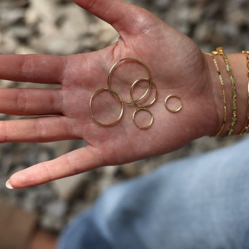 Créoles dorées fines (1,2cm)